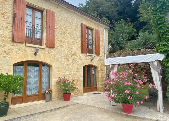 Casa vacanze Maison En Pierre Rénovée 4 Pers Avec Jardin Et Terrasse, Proche Dordogne - Fr-1-616-200
